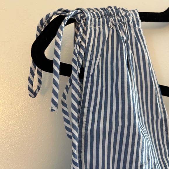 Old Navy V-Neck Tank - Picture 8 of 9